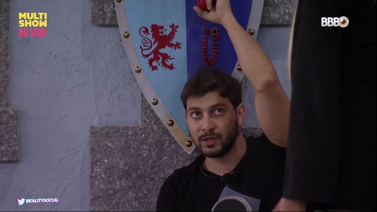 egoias's tweet photo. João perguntou pro Caio se ele tava de plantão! 
Caio: "Vou tentar salvar o Tião, porra." 

Amizade é isso https://t.co/WlUoV7XKQG