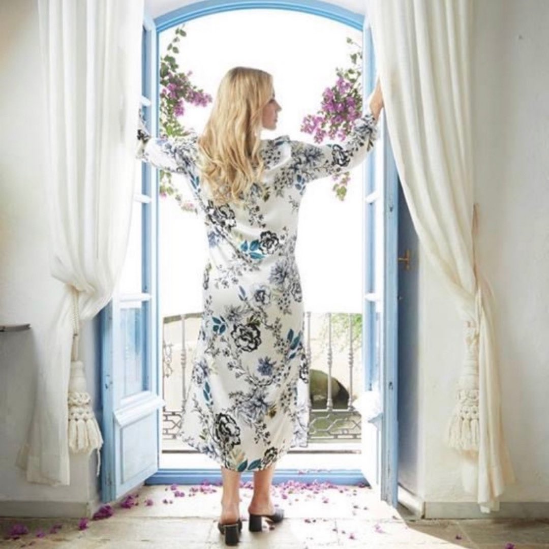 elinagarancaOT's tweet photo. Happy National Floral Design Day💐
•
•
#ElīnaGaranča #solyvida #album #photoshoot #model #modeling #fashionista #floral #flowers #design #floralqueen #beauty #nature #letthesunshinein #sundayvibes #weekend #chill #opera #music #classicalmusic #mezzosoprano #tourlife #ontour https://t.co/qQjsagHx0U
