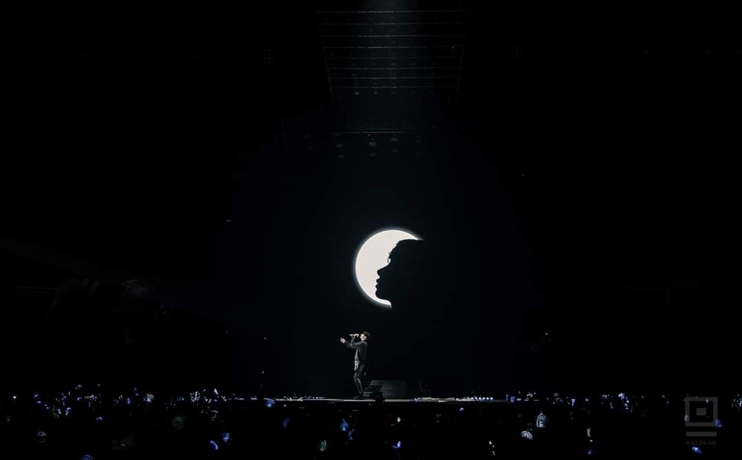 llpuccall702's tweet photo. When you sing, I found my favourite song. @peckpalit
#TheFinalOdysseyConcert
#เป๊กผลิตโชค
#PECKPALiTCHOKE
PIX #HuiTeam
https://t.co/fUeDGCE5SU https://t.co/j3Tj1d9MlJ