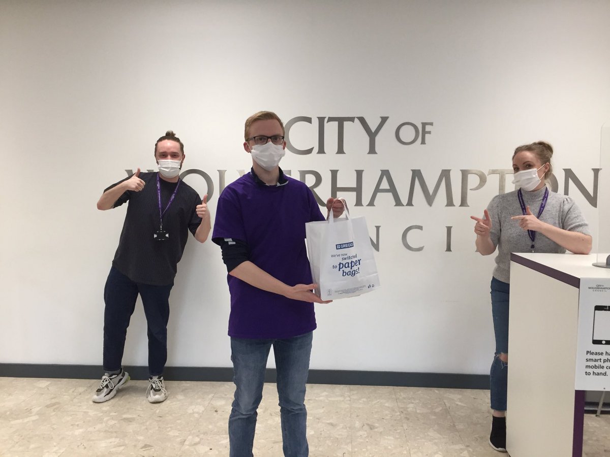 ⁦⁦⁦<a href="/WolvesCouncil/">Wolves Council</a>⁩ Civic Centre Rapid Testing site. A regular customer supplies ⁦<a href="/GreggsOfficial/">Greggs</a>⁩ YumYums for all the staff as a thank you for all we are doing to keep the City safe. #wolverhampton