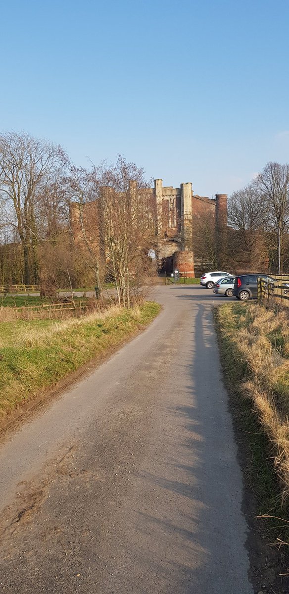 CMM_Hist_CS's tweet photo. What an afternoon... Weather is awesome for a run. Always love getting to see Thornton Abbey too.. 15.01k completed (my longest run, so far)... and 175k for the month with a week still left! #teamhavelock #DRETLockdownCup #everyKMcounts @DRETsport @Havelock_PE @HavelockAcademy https://t.co/cSvoGJR2A4