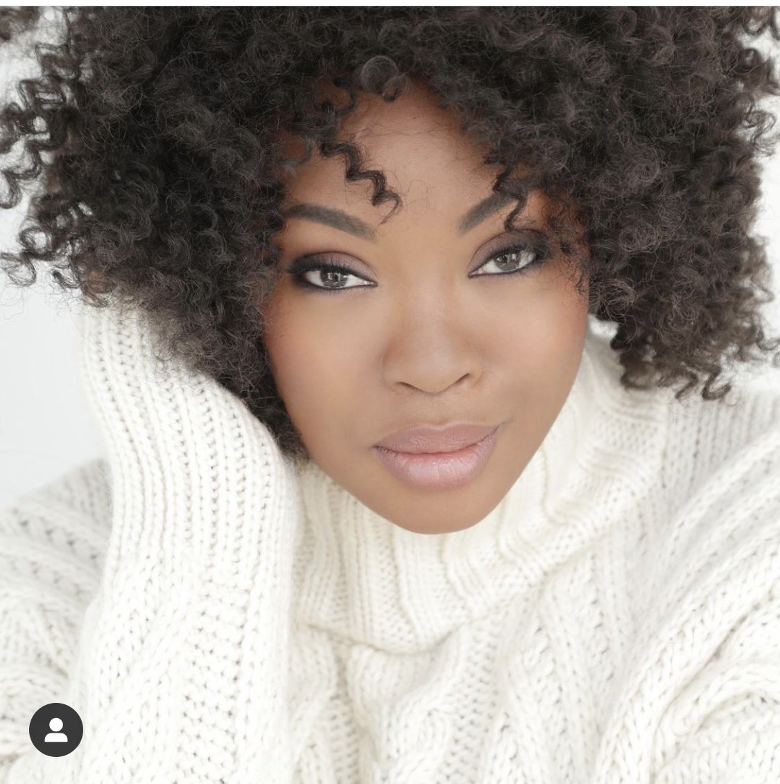 Delighted to be chatting tomorrow to the amazing <a href="/LirisC/">Liris Crosse</a> all things Fashion, Curve why the world is your runway x