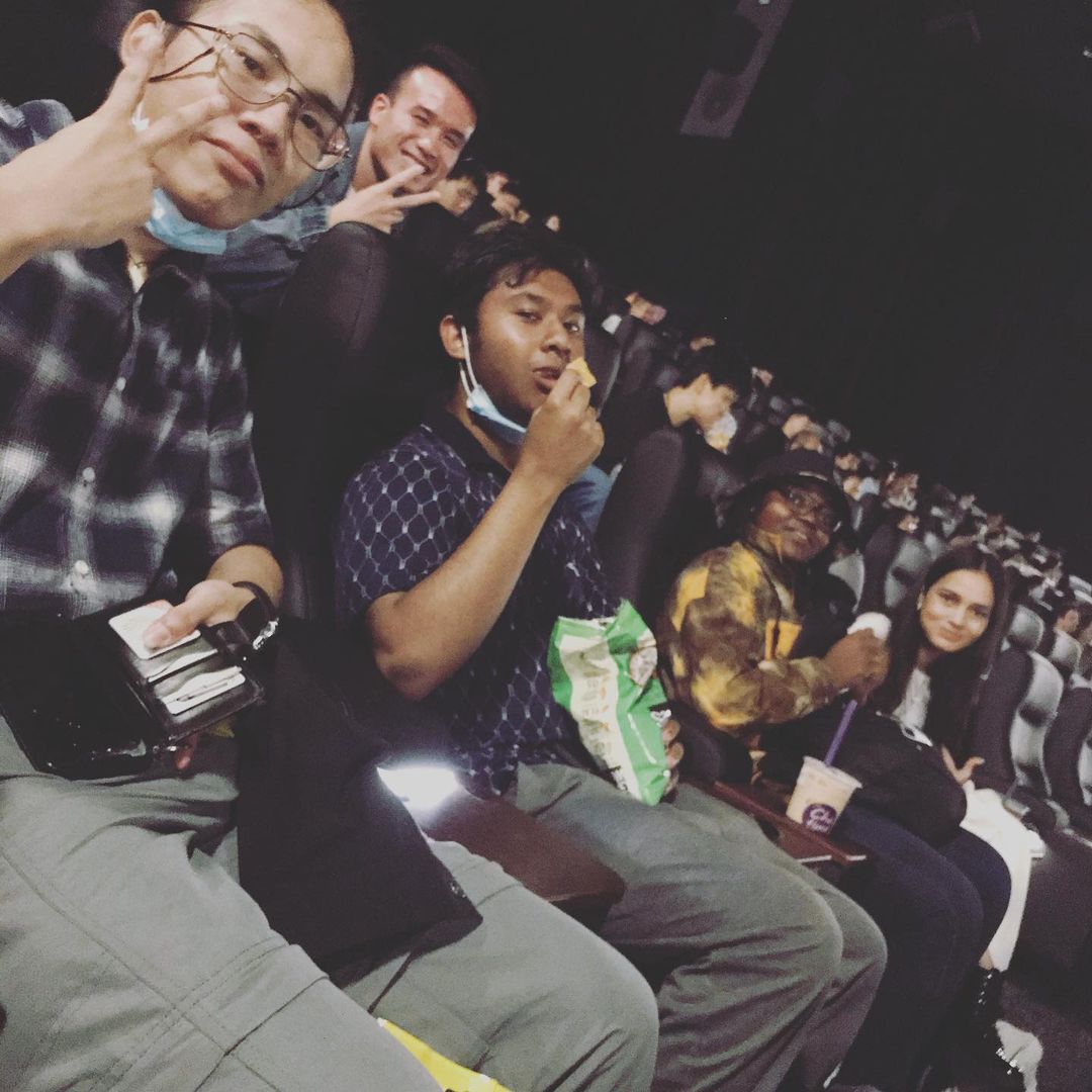 utsanime's tweet photo. Thanks @Madman for the tickets & bringing the movie here! Here’s some pics of our winners and our demon slayer movie event. Look out for our next give away everyone.
The movie was great!
#madmananime #madmanfilms #demonslayer #mugentrain #utsanime
https://t.co/s1xjerO7xz https://t.co/vaEA8rh7W1