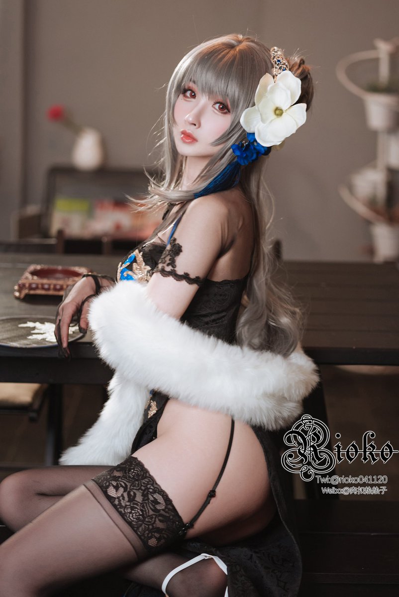 指挥官，今天的日程可是很紧凑的...这样做的话会耽误您的工作。
因为我穿的这身衣服您很喜欢？那...请您尽快解决吧... https://t.co/yh7lb1nFpJ
