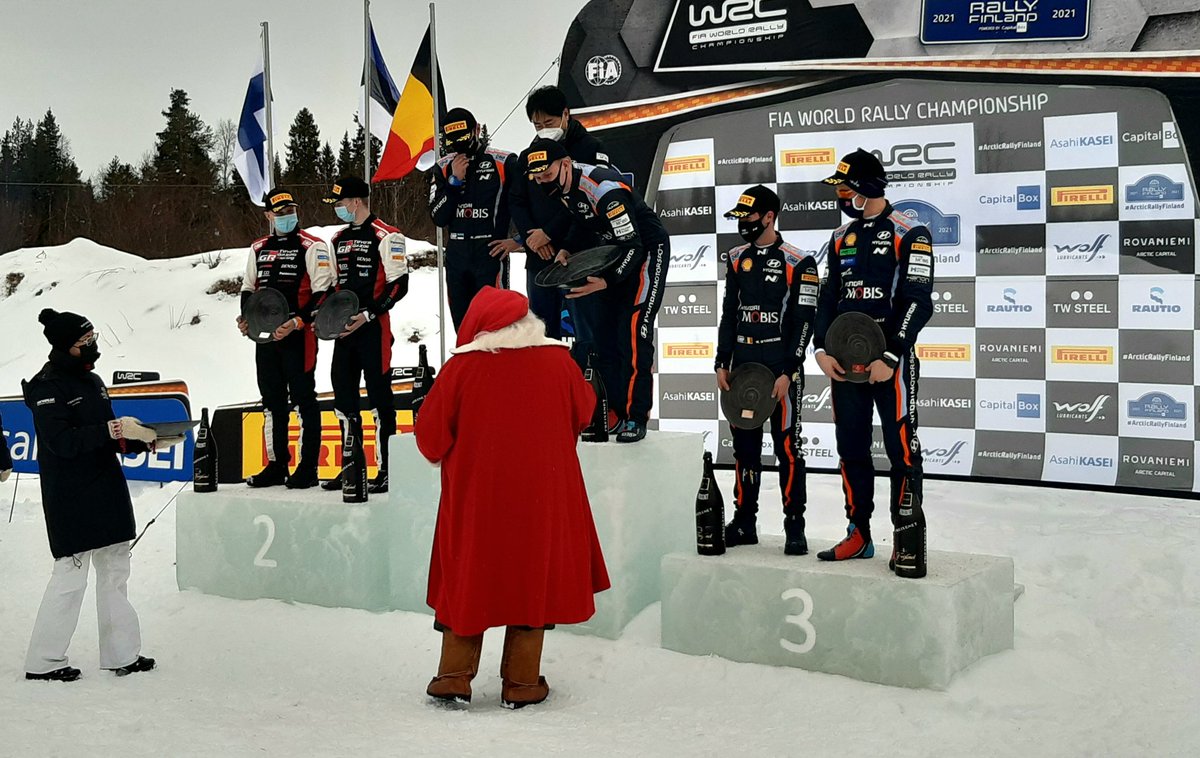 #ArcticRallyFinland Santa Claus himself congrats Top3 👊❄
#WRCLive #ARF21 #Hanaa