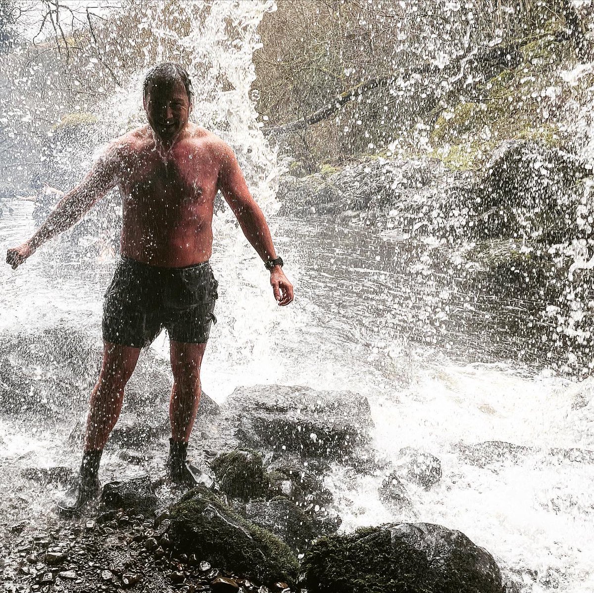 michaelyoungMBN's tweet photo. #sundaymorning up the #campsies 🏴󠁧󠁢󠁳󠁣󠁴󠁿

Another brilliant start to the day.  Short breathing and mediation session then in to the pool at the waterfall for some #coldwaterexposure - feeling brilliant after it 🏴󠁧󠁢󠁳󠁣󠁴󠁿

#scotland #coldwatertherapy #coldwaterexposure #wimhofmethod #wimhof https://t.co/8yIutqeH3J
