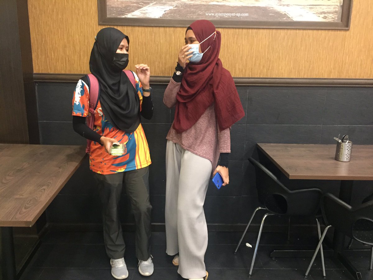 SAASFIisME's tweet photo. From this                                  to this

#friendshipstyle #siscuba 🤣
@amirahfiruz

camtulah dewasa ini, tak payah appointment.
Nak jumpa member tang tu, jom2 , tahu2 dah mbawang kt meja over ayam penyet dap dap. 

gmbr tu post-mbawang sess. 🤣 https://t.co/p67abSWqT8