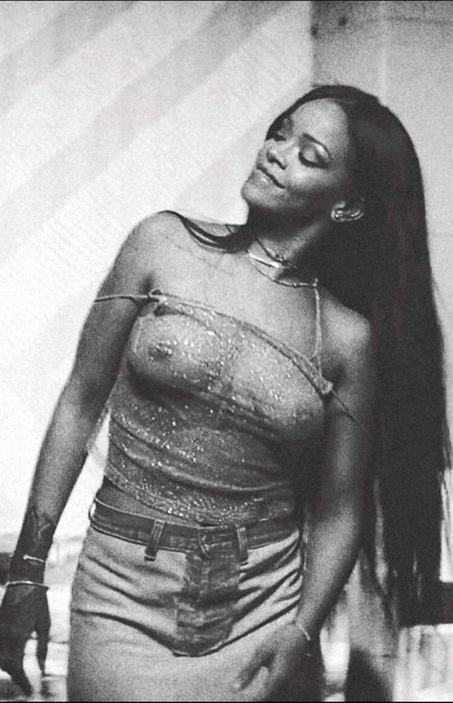 dript3r's tweet photo. Rihanna https://t.co/IATXHHpPZH