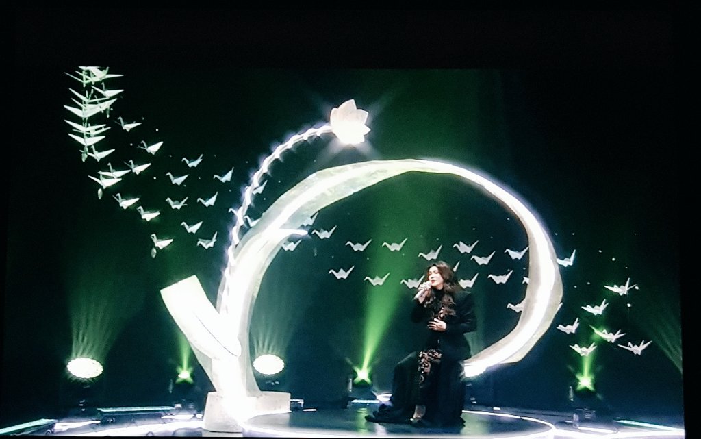 mrdnahine's tweet photo. #FreedomConcert oh God! #TangingMahal is one of my favourite songs of @reginevalcasid  She never aged! Still wonderful as ever! https://t.co/FL2obYF40T