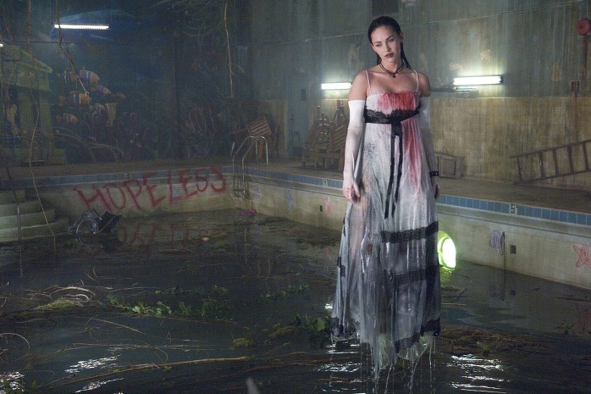 59. JENNIFER’S BODY (2009)This excellent queer horror didn’t gain the popularity it deserved until later. Now a cult classic, more and more people are discovering this gem. Megan Fox is a horror icon thanks to this movie. Watch and find out why! #Horror365