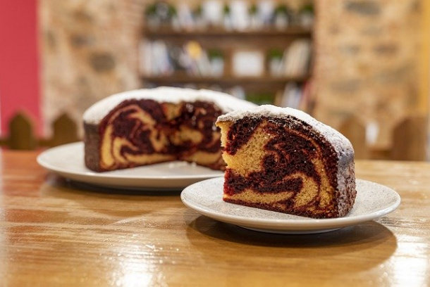 epicuruscom's tweet image. Chocolate and Sour Cream Marble Cake - epicurus.com/food/recipes/c…