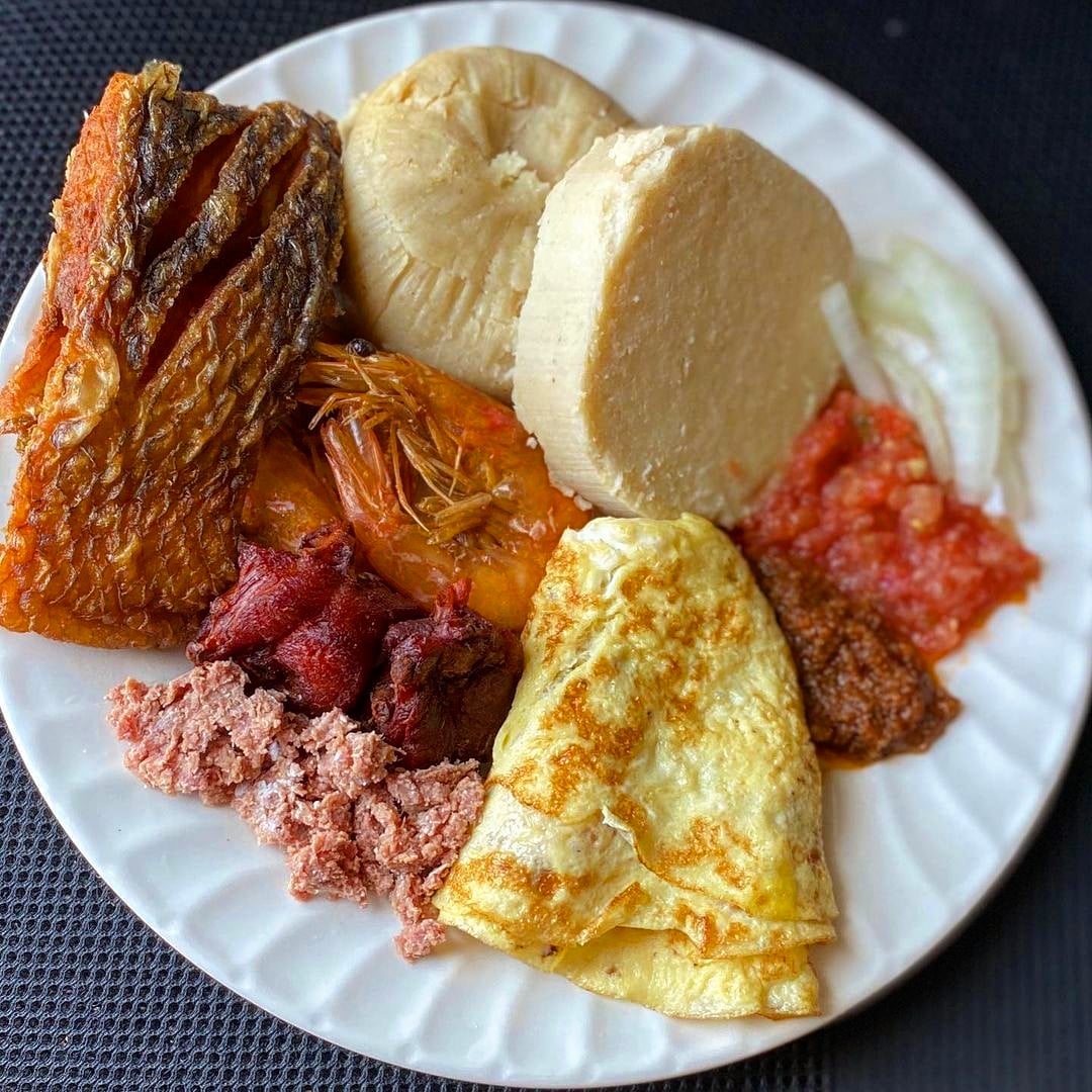 ghanaianfoodnet's tweet photo. Soul food Sunday folks!
Ga kenkey x le classiques 😎👌🏿😋
📸 @cookingwiththeedee #gakenkey #friedshrimps #friedegg #cornedbeef #GhanaianFoodNetwork #TwitterFood https://t.co/gauUwomviq