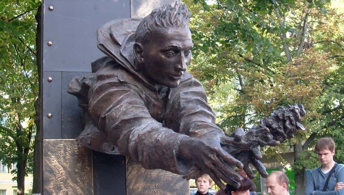 памятник в курске на перекальского. скульпторы курска. памятник в курске на перекальского. памятник в курске на перекальского. курск скульптура возле сха.