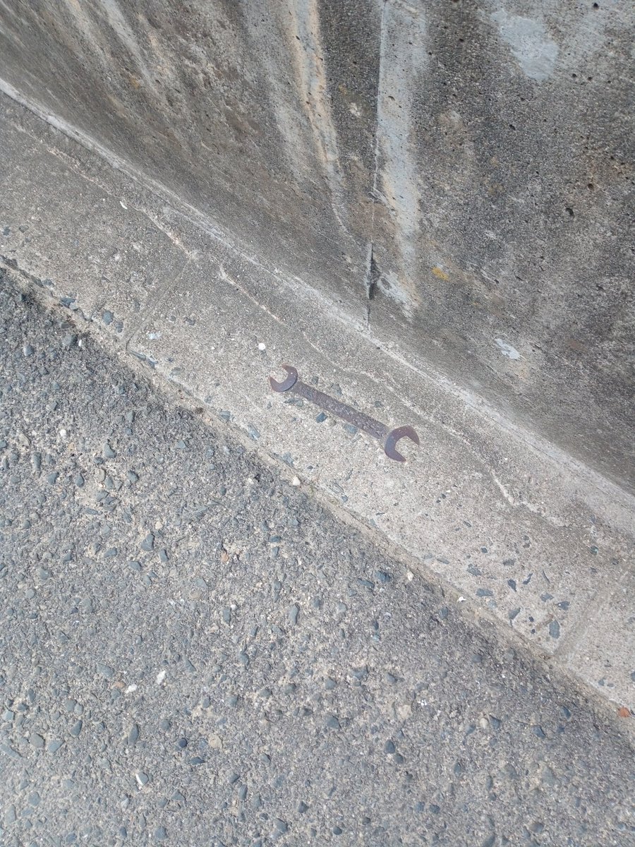 道端でコンクリートに埋まった の化石を発見 1000年後に現代日本を知る手がかりとなる様々な 化石 が集まるリプ欄 令和の日本人展 Togetter 道端でコンクリートに埋まった の化石を発見 1000年後に現代日本を知る手がかりとなる様々な 化石 が集まるリプ欄 令和の日本人展 Togetter