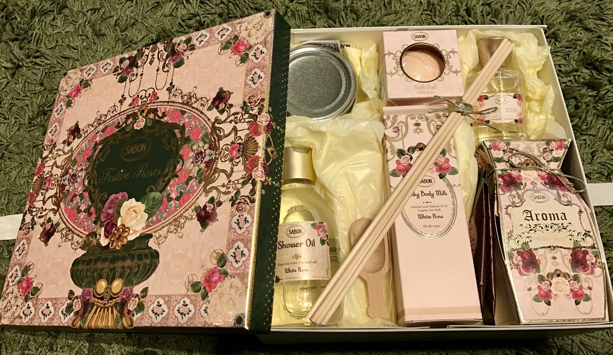 Bella 高い買い物した後は金銭感覚が狂いまくって 従兄弟の再婚祝いを値段を見ずにレジに持っていったら思ってた値段の倍でした 従兄弟にお祝いを現金で渡すとお嫁さんに渡ることなく自分の懐に入れるので お嫁さんだけが喜んでくれるモノをチョイス