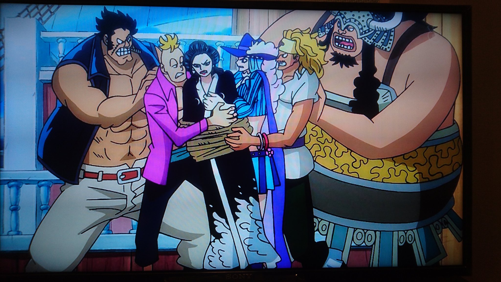 ゆんゆんブラッディスター 改 別名爆砕王 今日のワンピース暴れてるイゾウを抑えようとするアトモスとフォッサが良すぎた ここに キングデューも加われば余計に良かったのにキングデューは遠慮したのかな アトモスとフォッサとキングデューは隊長にも立候補し