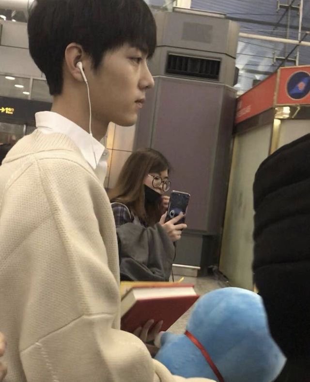 CHINESE_gallery's tweet photo. 샤오잔 옆모습만 보면 미칠것같아 https://t.co/mD5td16l7Q