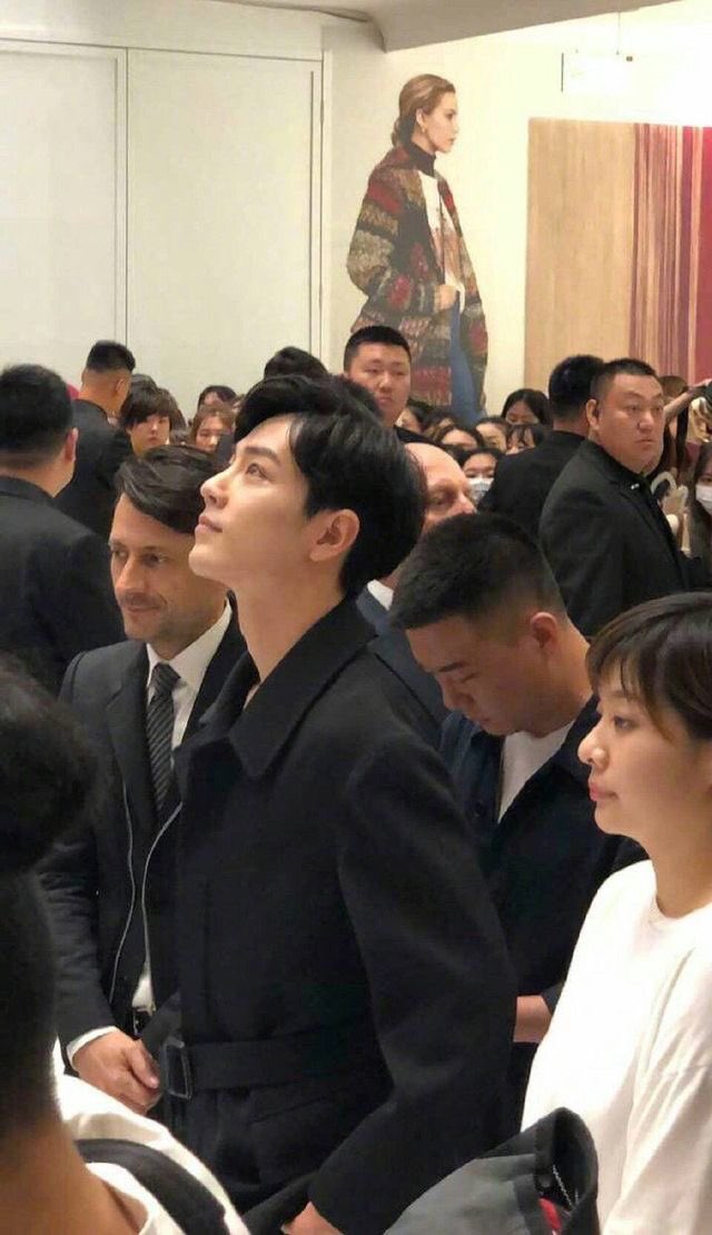 CHINESE_gallery's tweet photo. 샤오잔 옆모습만 보면 미칠것같아 https://t.co/mD5td16l7Q
