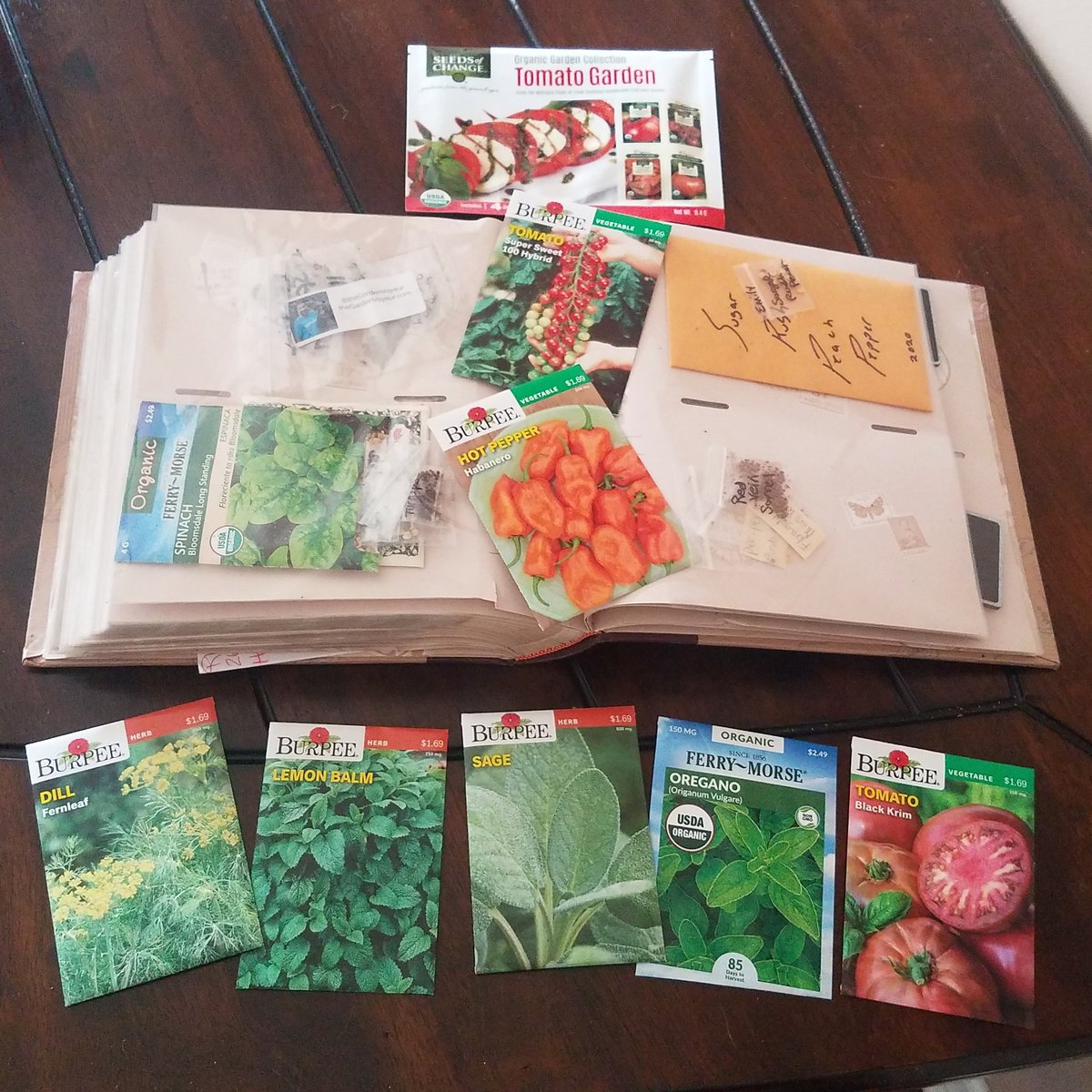 witnips's tweet image. Sorting through seeds. Dreaming about this year's garden .
#growfromseed