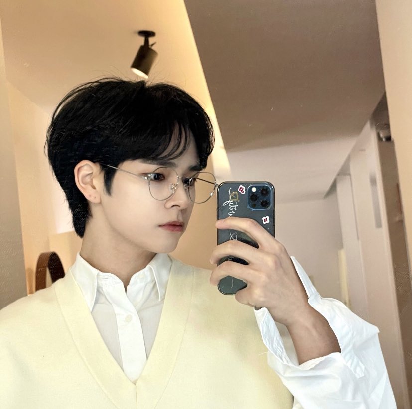 serimithinker's tweet image. he.look.so.pretty.