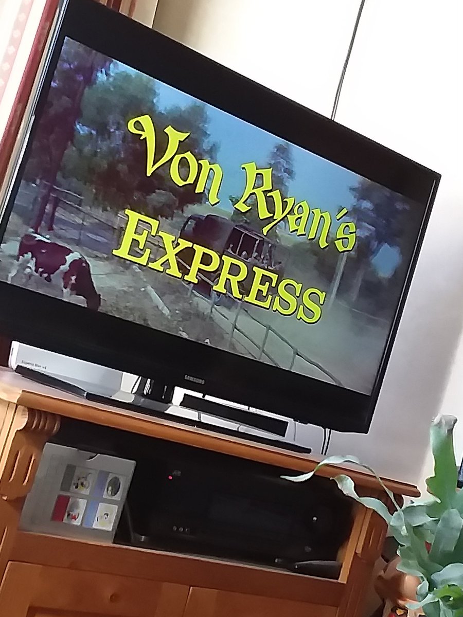 mark__bakker's tweet photo. And this is also #starondisneyplus just love it. #lazysundayafternoon https://t.co/FDSnnRQshB