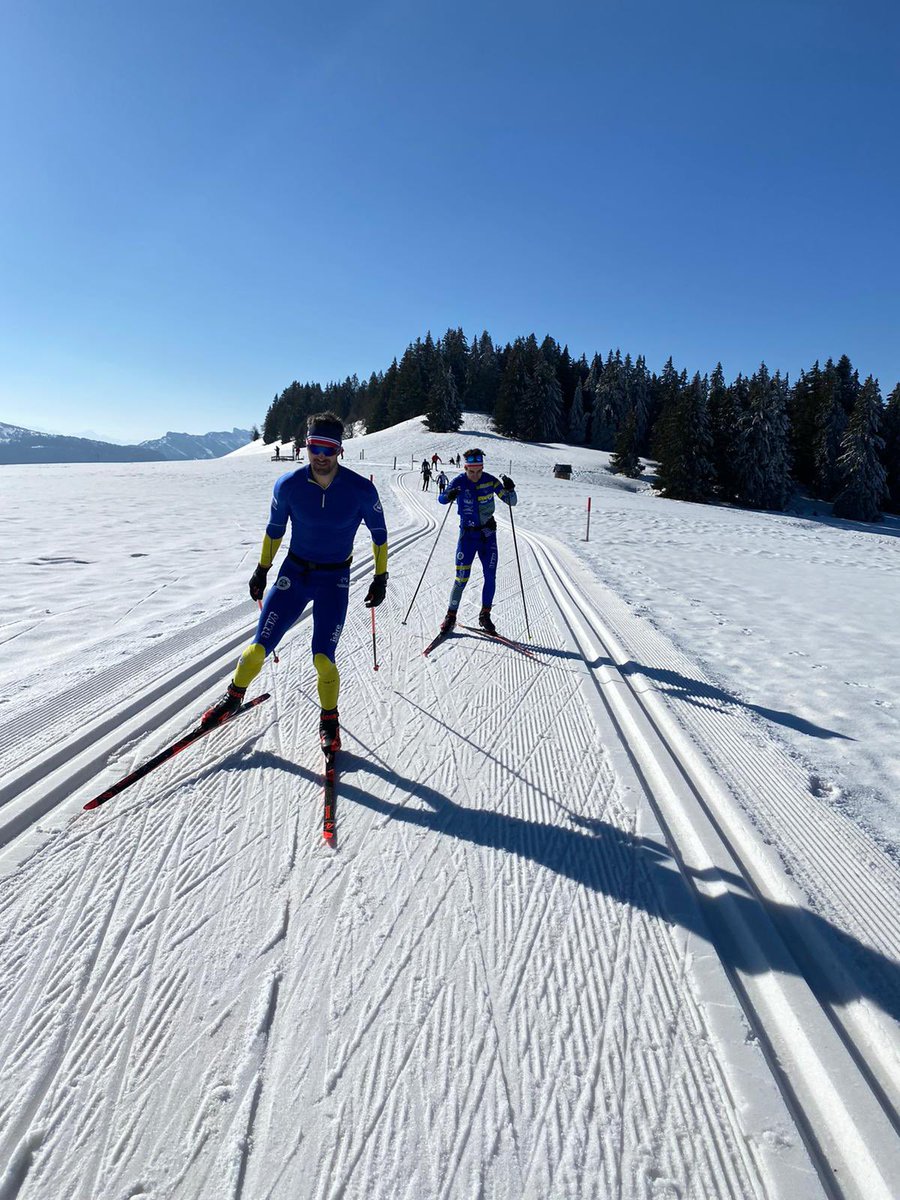 Après 2700km de 🚌 en trois jours.. montée jusqu’à La Molière pour prendre un bon bol d’air frais avec la famille Munoz.. le top... sieste bien méritée 😅
<a href="/autrans_meaudre/">Autrans Méaudre en Vercors</a>
