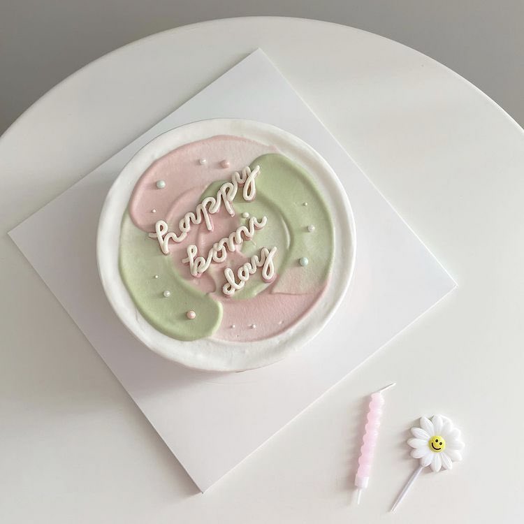 mrymdreams's tweet photo. For the love of minimal cakes. https://t.co/IbWuTc2f6B