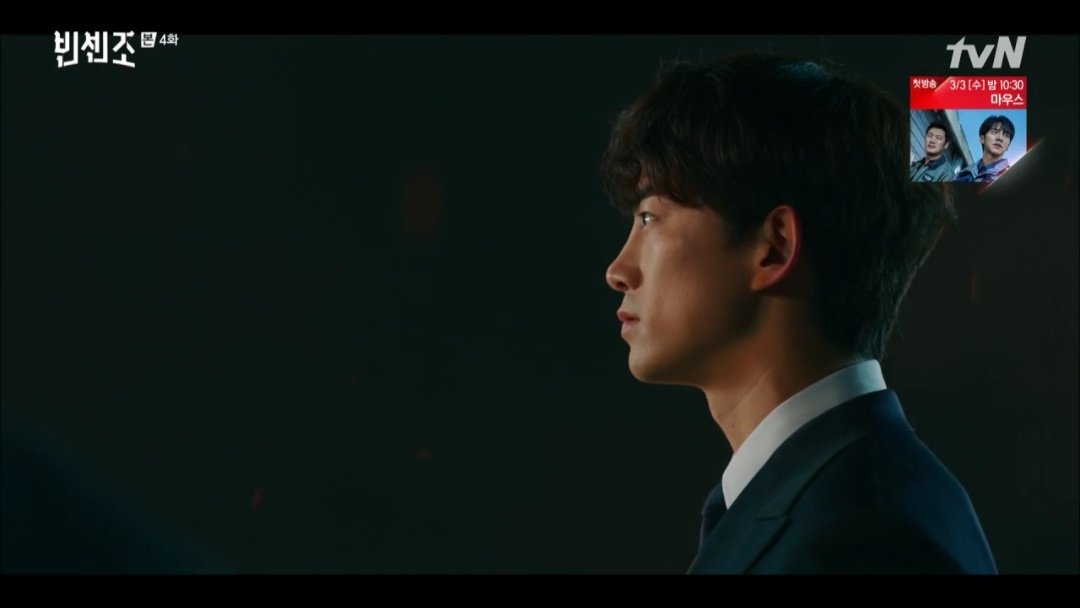 kdramaswings's tweet photo. And that’s the real twist. Jang Junwoo was the villain all along 😱

#VincenzoEp4 #빈센조 #Vincenzo https://t.co/iWKlV7Ily2