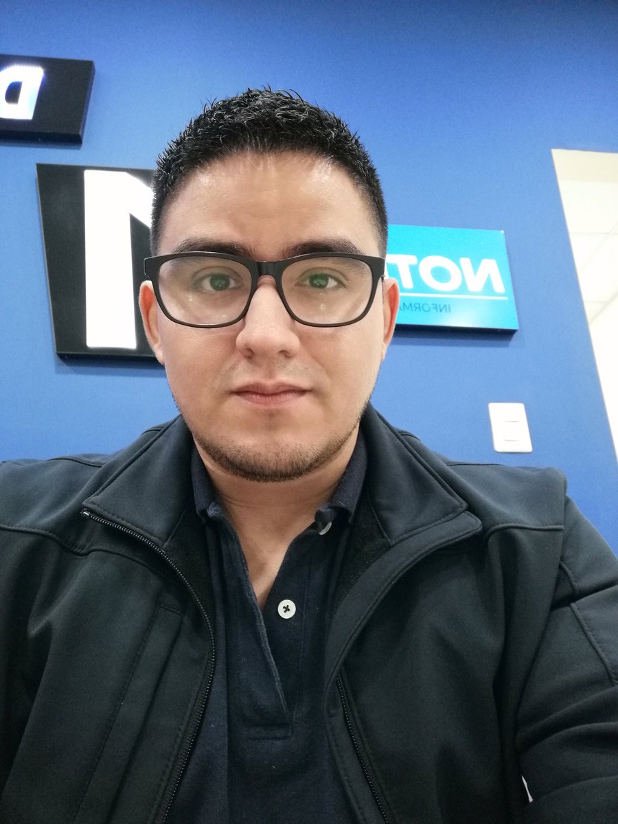 Emabarahona's tweet photo. Ya listos para entrar a entrevista en @tele1sv con Sergio Méndez.
#Elecciones2021 https://t.co/UllpA8oanA