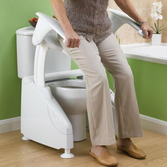 Jai53552754's tweet photo. Handle support for the seat for the differently abled people.
Using the restroom independently is very important.
#Disability #DisabilityTwitter #DisabilityRights #disabled #DisabilityTwitterTaughtMe #disabilities #autism #AutismAwareness #autistic https://t.co/kd2btX6LQE
