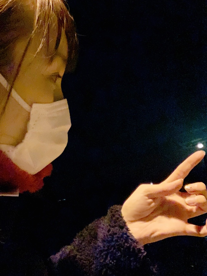 山田香織 長門まで行ってボーズとは エギングのおじさんも ビクともせんわーね と吠えていました 早々に諦めた私は 水平線スレスレから出てきた大きなお月様 を使って写真タイム 指から光 マジシャンみたい と必死に釣るカゾクに 山田香織 長門まで行ってボーズとは エギングのおじさんも ビクともせんわーね と吠えていました 早々に諦めた私は 水平線スレスレから出てきた大きなお月様 を使って写真タイム 指から光 マジシャンみたい と必死に釣るカゾクに