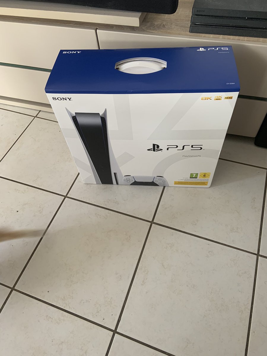 mcaDZ7's tweet image. Merci au discord #consolefun et #gamingfounderps5  où j’ai découvert la magnifique #teamcarton grâce à qui j’ai réussi à avoir la #PS5