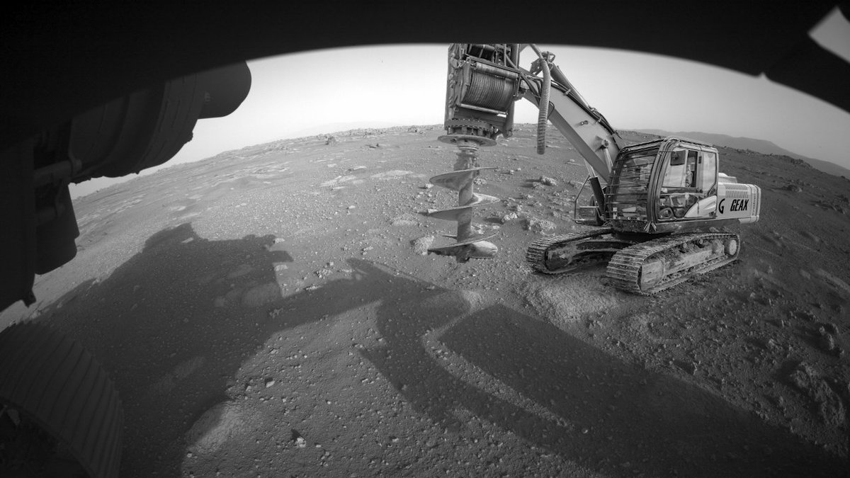 GEAXdrill's tweet photo. Geax rigs spotted drilling on Mars π± #geax #drilling #Perseverance #mars #nasa https://t.co/XaaTyokKnG