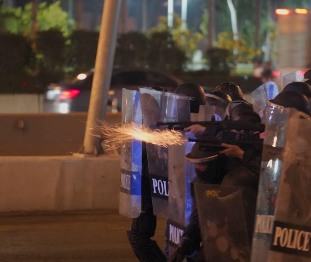 ชัดยังไอพวกเหี้ย ขอให้พวกมึงไม่ตายดี
#ม็อบ28กุมภา