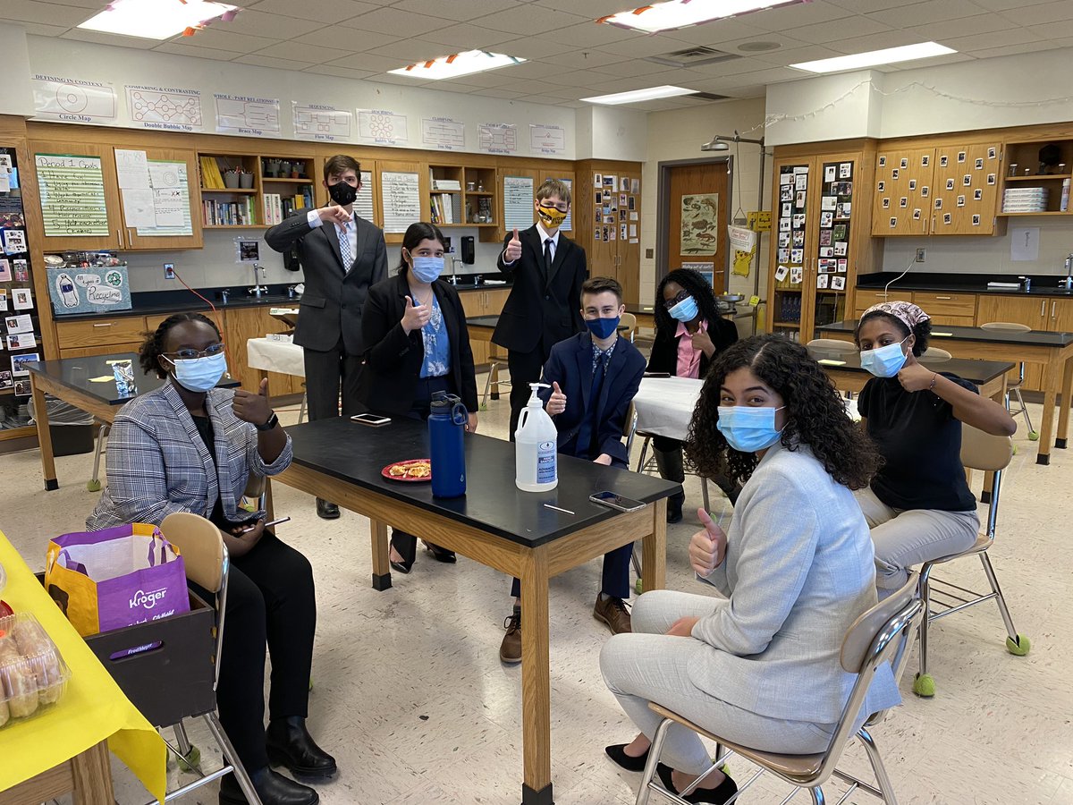 ahsspeechteam's tweet image. 16 Competitors from AHS Speech and Debate are headed to the State Competition! Yesterday, our team competed against the entire state of Indiana to qualify and we are extremely proud of everyone who competed! #FindYourVoice