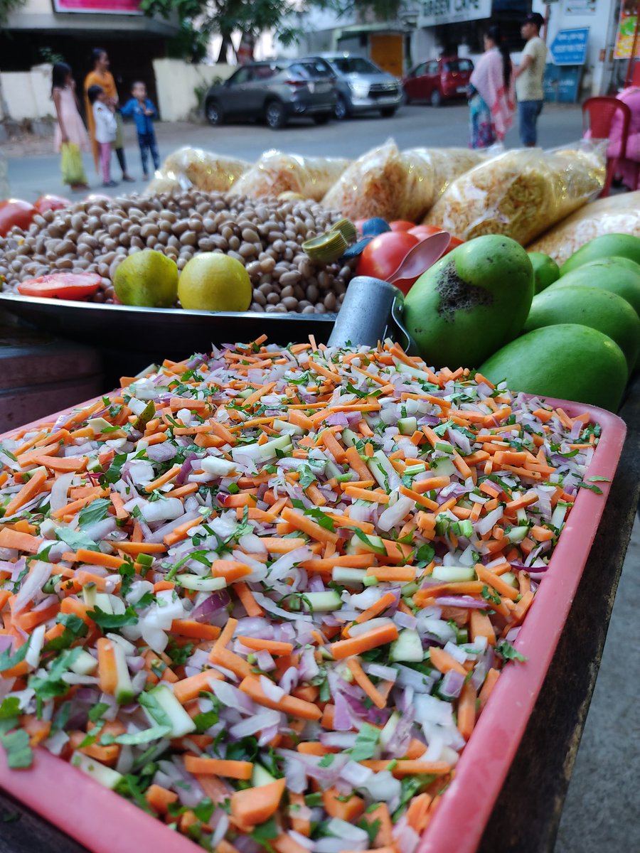 Venkat3681's tweet photo. At the Park! 

#TodaysStory #SimpleYetClassy #MyClick #NoFilter #PocoM2Pro #DaySpentWell #PortraitPhotography #AtThePark #StreetFood #MasalaPori #Foodie #InexpensiveOuting #SundayFunday #MobilePhotography #Photographers #PhotographyArt #PhotographyLife #Photography #PhotoOfTheDay https://t.co/Q6yyq5ocJr
