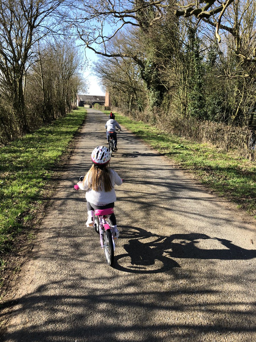 Family Sunday .. 10k bike ride in the sunshine. Lovely Sunday feeling! #sundaycycle #familytime #sunshinesunday