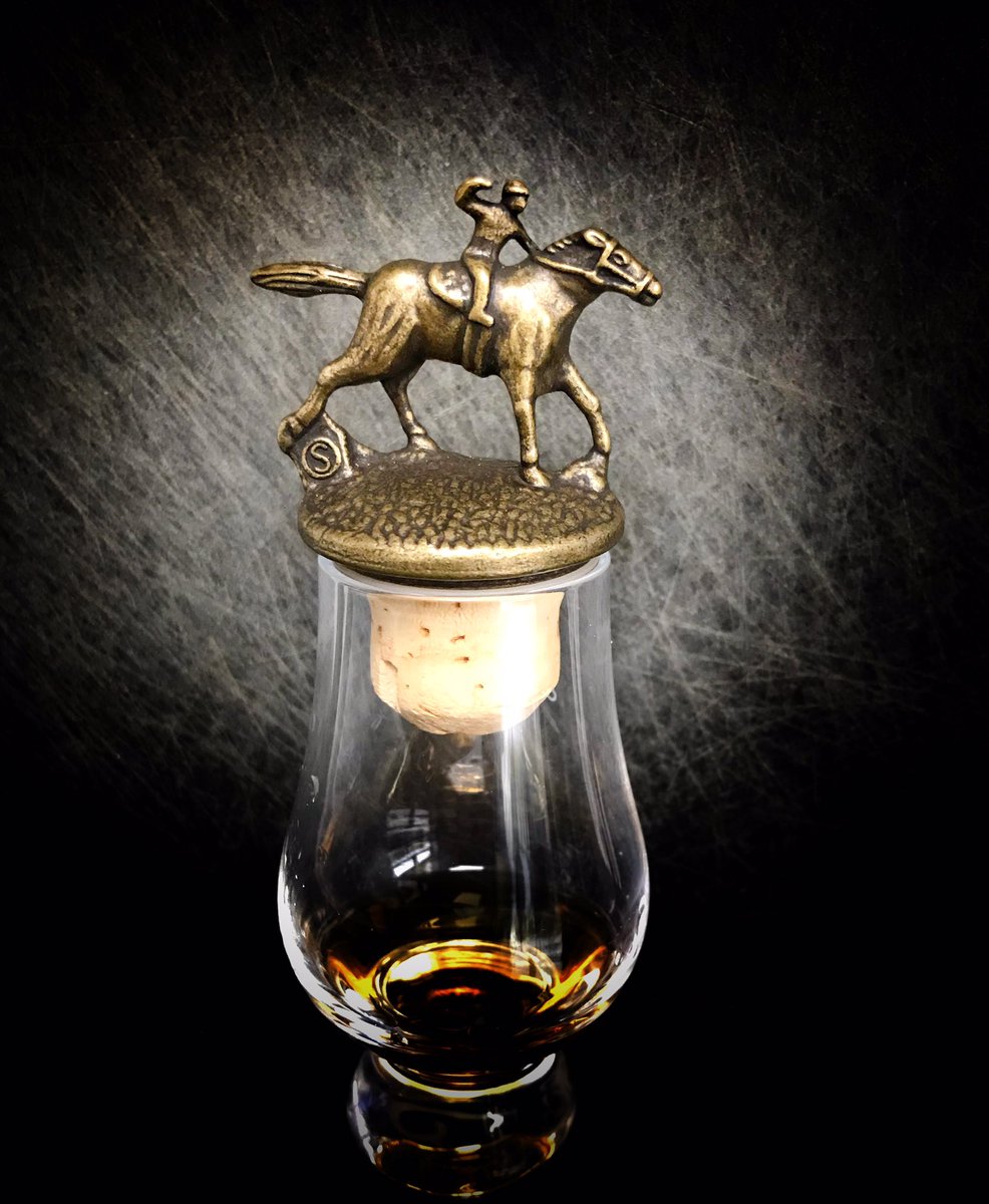 HeartWhisky's tweet photo. Hope everyone is getting a little sunshine in their glass today! #blantons #hoewa https://t.co/oVR5vRNaLW