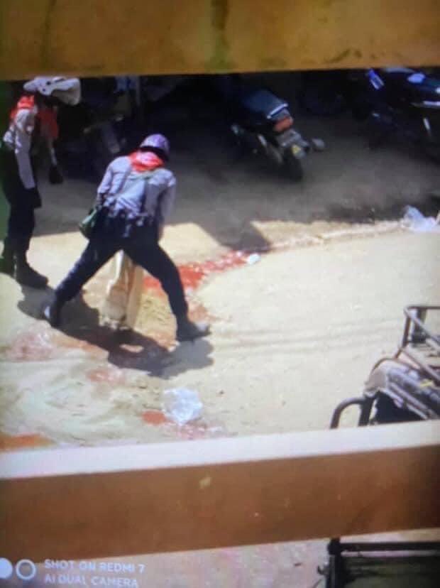 esan_min's tweet photo. UN..why??Take so long to take action  😭🥺Murder ❗️❗️
 The body was hidden, covered with sand and washed with water! 
They are Myanmar Police 
By Myanmar Military Coup!
#RejectMyanmarMilitaryCoup https://t.co/SJfcaUmaJv