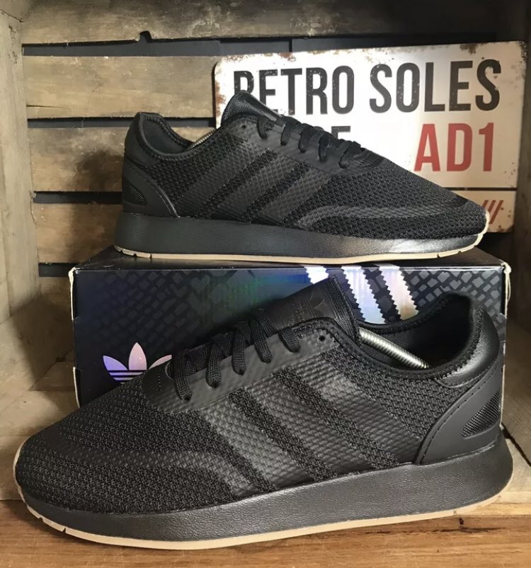RetroSolesUK's tweet photo. For Sale:-

#Adidas #N5923 #Iniki 

UK 9

Condition:- Brand New With Tags 

With OG Box:- Yes

£45 DELIVERED 

More Photos Available 

RT Appreciated DM me if Interested 👍 https://t.co/rIhfsj9roR