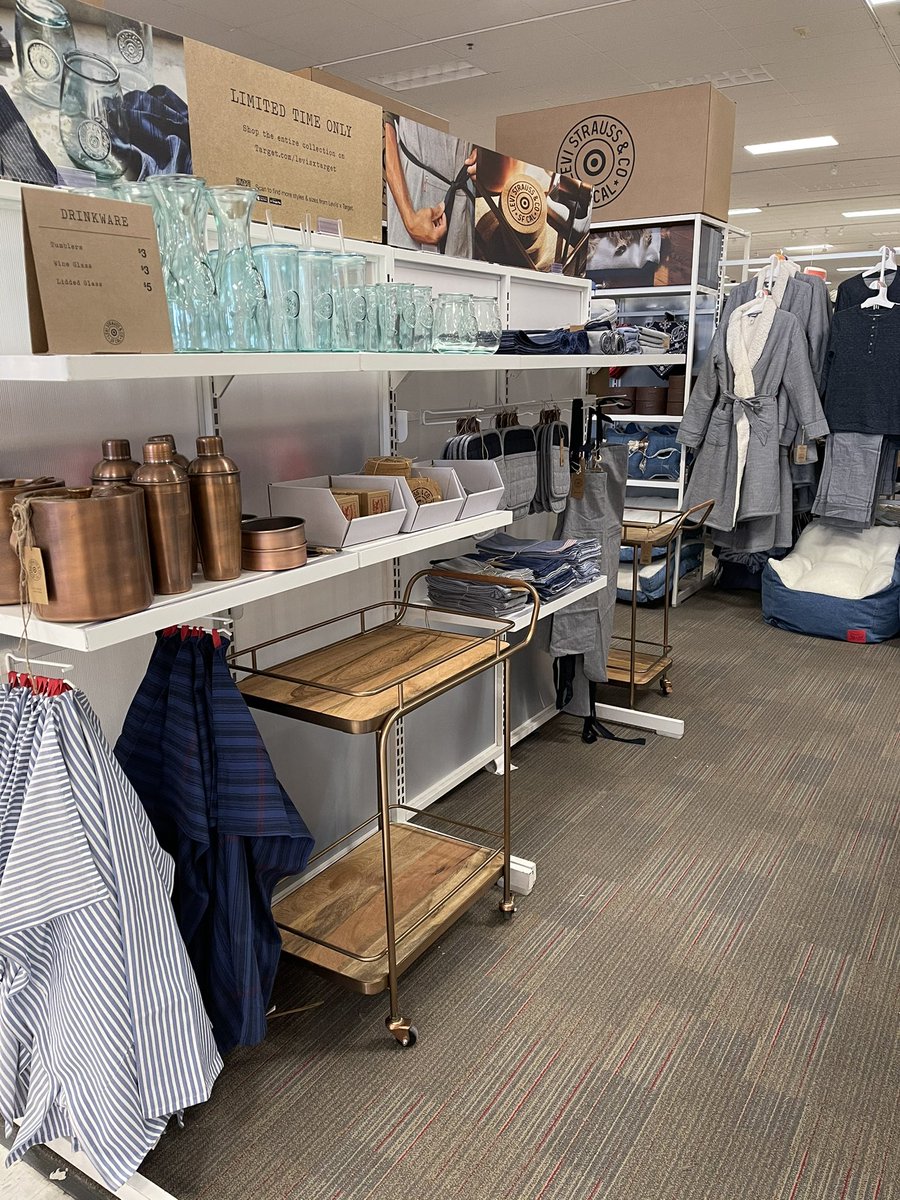 DouglassXavior's tweet photo. Levi X Target is here ! DONT miss out on any of this limited time offers !!! Come see us @ T-1338 !!! ❤️👖🎯💙 https://t.co/M0SFyWy1Is