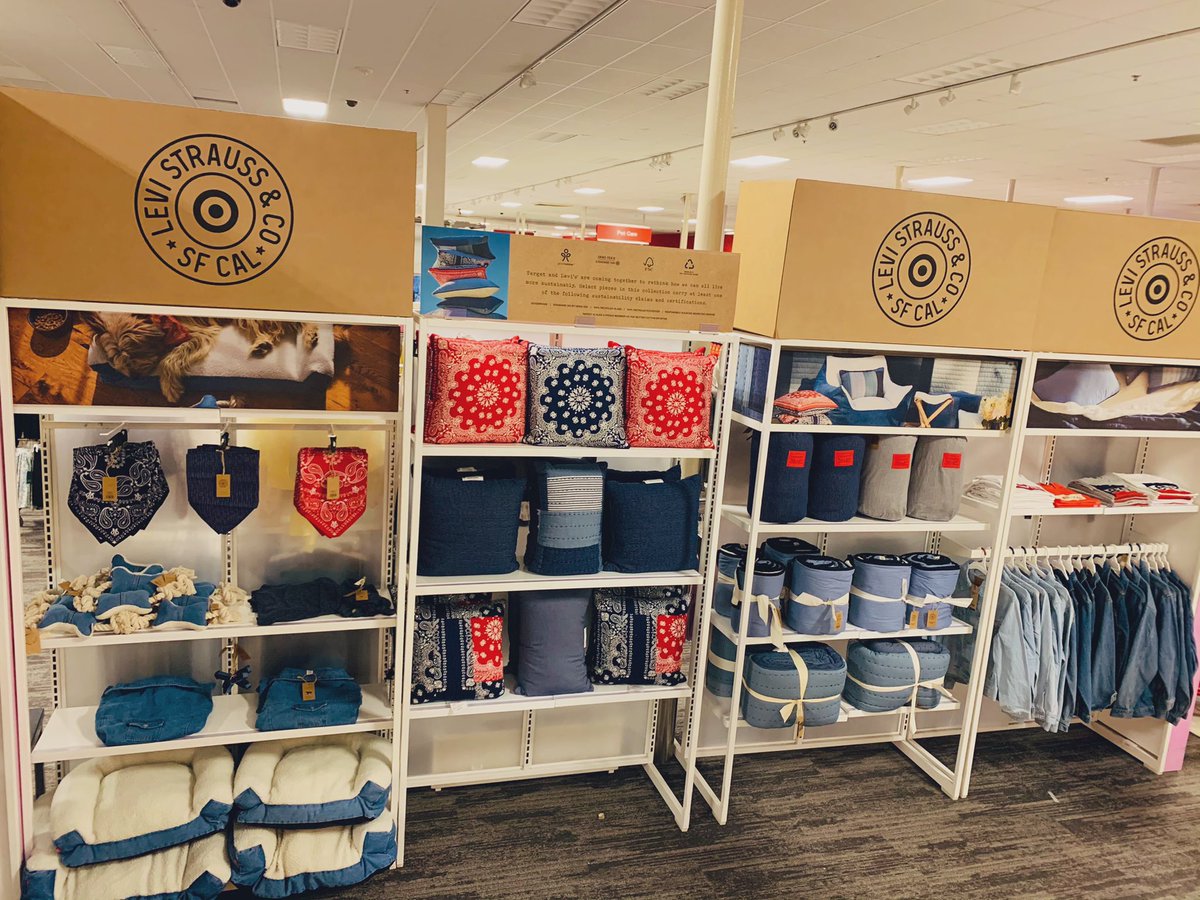 #LevisxTarget at 1467👖🙌🏻🎯 Such a fun set with my ladies <a href="/masforever1026/">Sandra Mainardi</a> <a href="/GabwithAb/">Abby Urban</a>