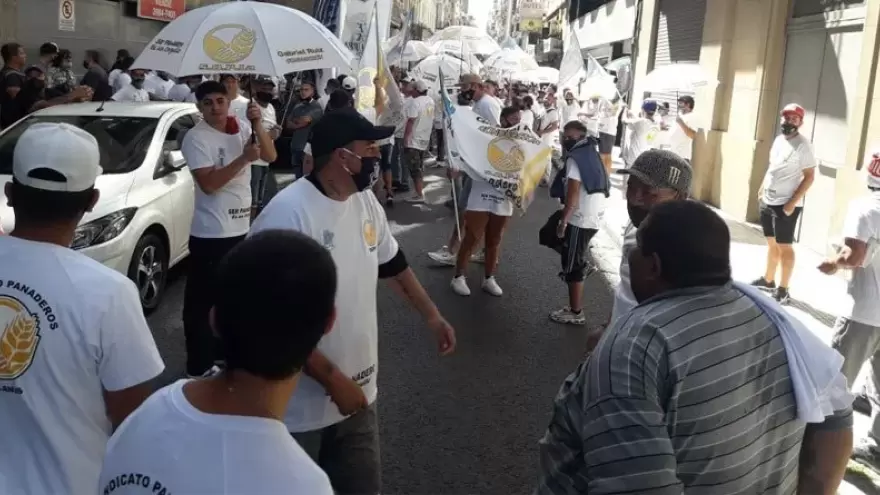 RealpolitikOK's tweet photo. #OSPEP | Panaderos denuncian que su obra social no garantiza prestaciones y funciona clandestinamente https://t.co/2N0RuOePRz https://t.co/S2WOI4N7Rv