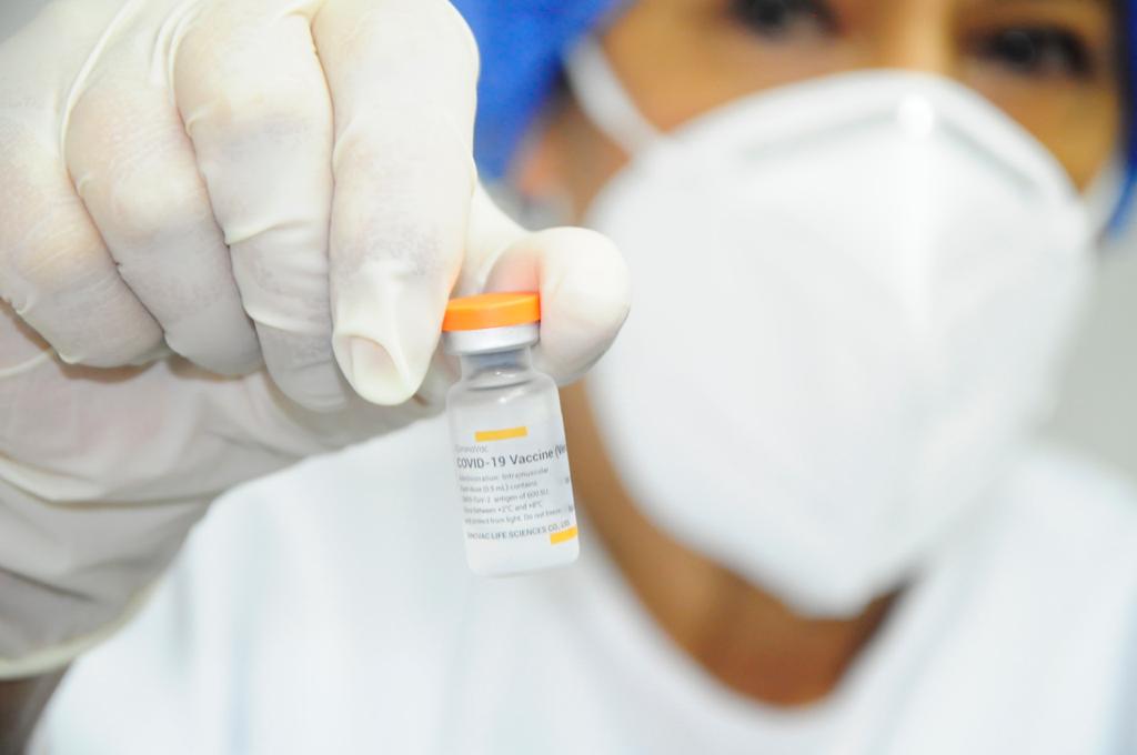 anibalgaviria's tweet photo. Después de tantos días de dolor e incertidumbre hoy la vacuna contra el COVID es una luz de ESPERANZA.

Nos alegra ver cómo avanza el proceso de inmunización del personal médico de primera línea en #SanPedroDeLosMilagros, Norte de Antioquia. #CuidarnosYVacunarnos #UNIDOSPorLaVida https://t.co/1UwZwWCPJJ