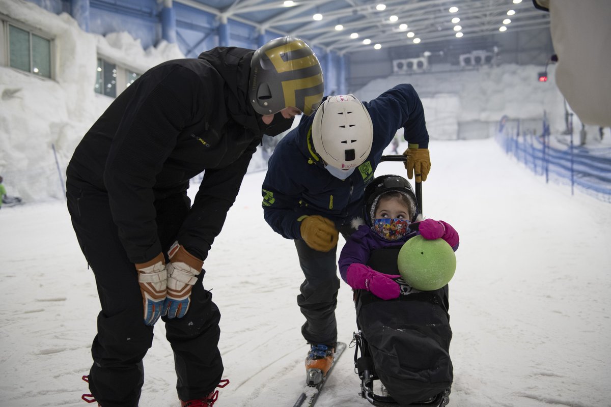 Fund_Tambien's tweet image. ¡JÓVENES CON DISCAPACIDAD SEVERA CUMPLEN SU SUEÑO DE ESQUIAR GRACIAS A #FUNDACIÓNTAMBIÉN Y #JANFARRELL!. Hoy @janfarrell, uno de los esquiadores referentes de #SpeedSki a nivel mundial con una plusmarca de 231,66 km/h, ha hecho realidad el deseo de estos niños en @SnowZoneMadrid.