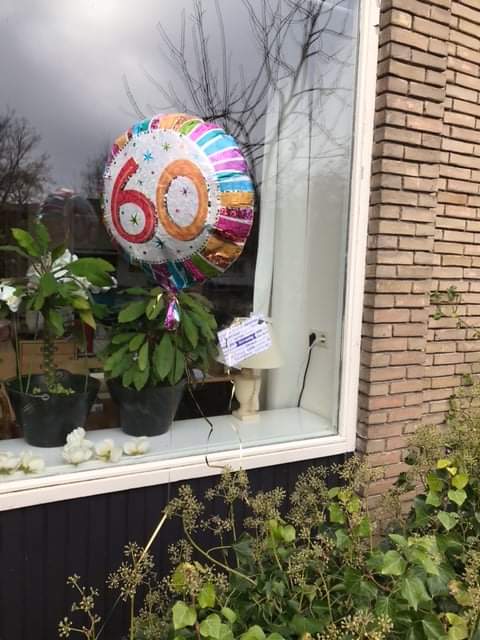 CKHaarlem's tweet photo. Op bezoek bij Mineke Bun, die gisteren 60 jaar geleden lid van ons koor geworden is! 30 jaar Albert de Klerk als dirigent en inmiddels 30 jaar dirigent Ger Vos. Gefeliciteerd Mineke, trots op jou als sopraan en als bestuurslid -  dank je wel voor jouw inzet en trouw! https://t.co/ovQvVtzDtc