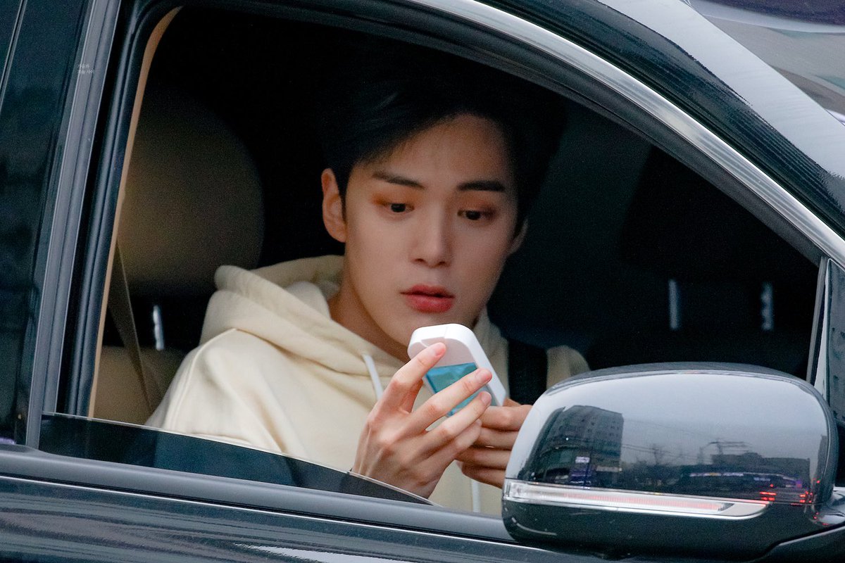 timeto_minhyuk's tweet photo. 200301 인기가요 퇴근

#몬스타엑스 #민혁 #MONSTA_X #MINHYUK #ミニョク https://t.co/iITb2gIhDo