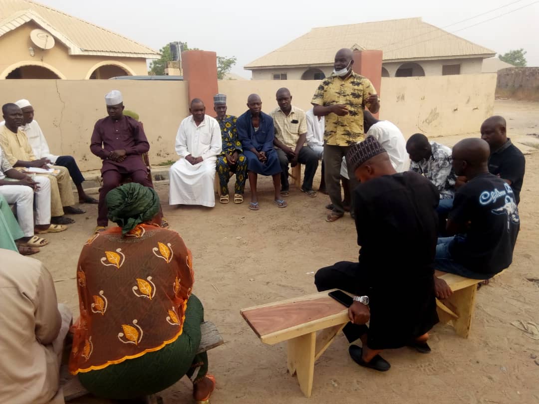 RaheemAgboola's tweet photo. This community has suffered lack of electricity (provision of transformer) and government infrastructural deficit, on this note the community has denied govt to generate revenue from them.@followKWSG @RealAARahman @kwhanigeria @OfficialPDPNig @bukolasaraki https://t.co/Nd20H92sPi