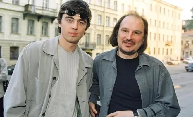 f4kts's tweet photo. Юрий Гальцев сообщил, что Сергею Бодрову не понравился приём в Северной Осетии и он больше никогда не поедет туда с гастролями «Кривого зеркала». https://t.co/HlhsYW47Am