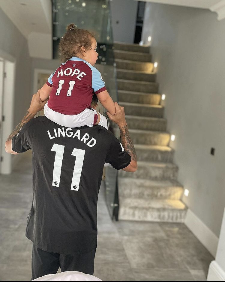 westhamtransfer's tweet photo. He really ain’t leaving is he https://t.co/DXnZmNcf34
